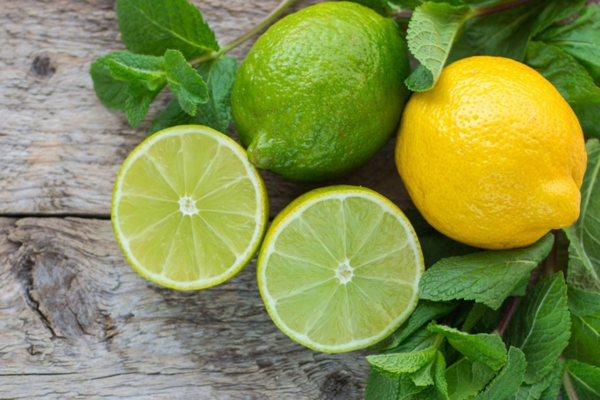 Bé 1 tháng tuổi nhập viện vì gia đình nhỏ sữa mẹ và nước cốt chanh vào mắt